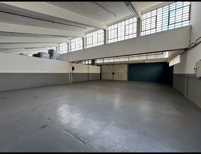 3,650M² WAREHOUSE FOR SALE IN LONGDALE